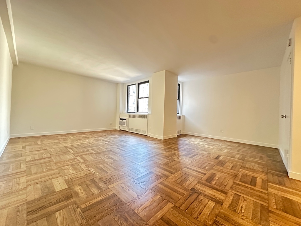 435 East 79th Street - Photo 2