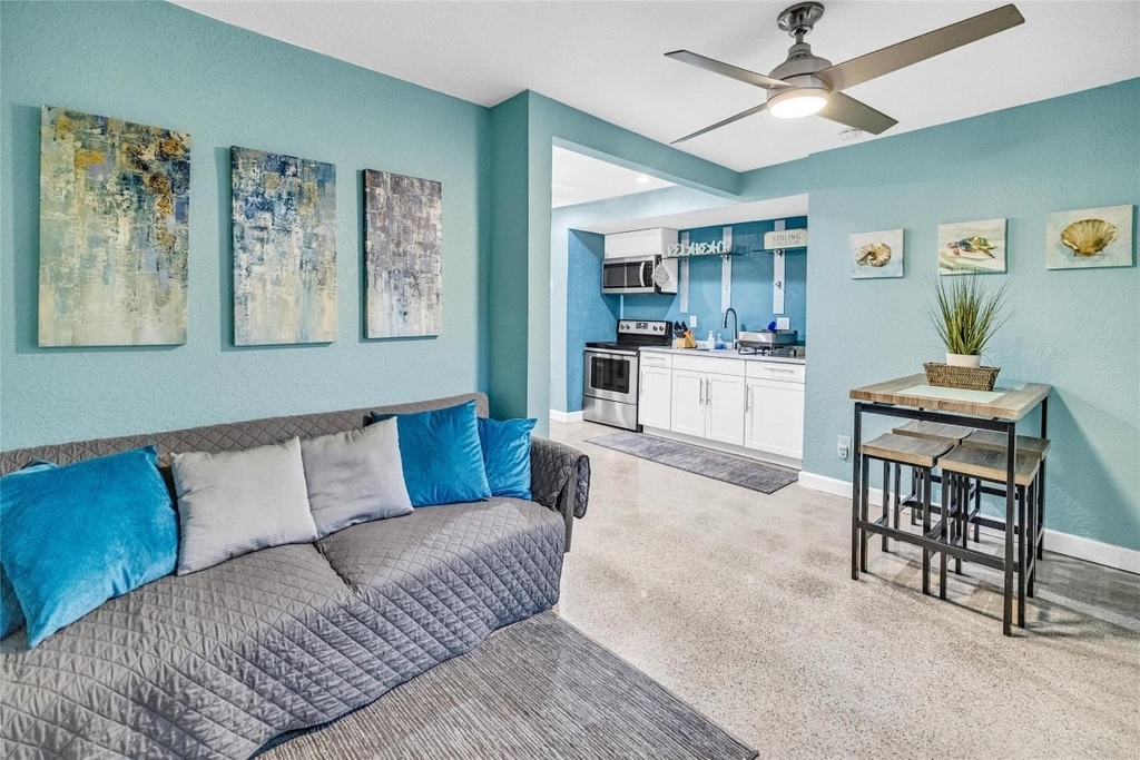 1715 Ne 11th Street - Photo 2