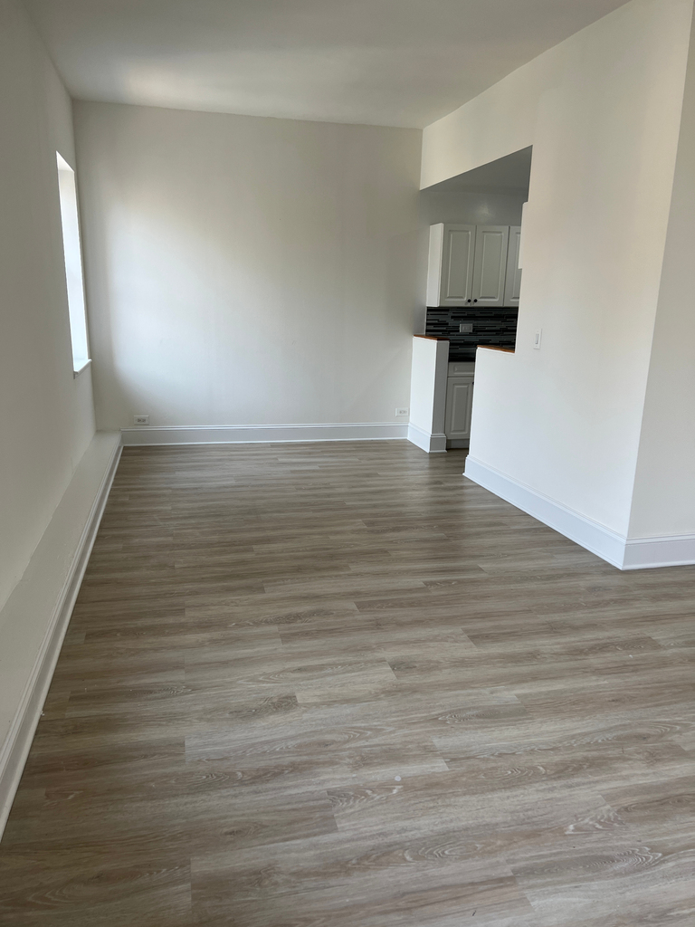 West 34th Street - Photo 9
