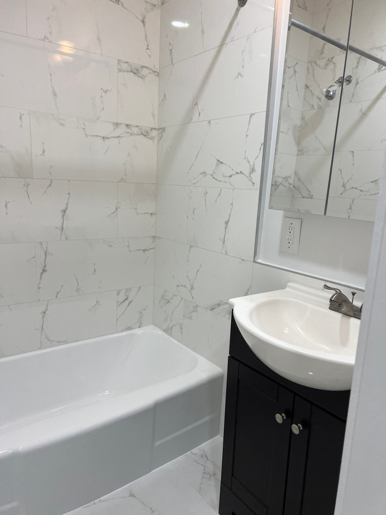 West 34th Street - Photo 7