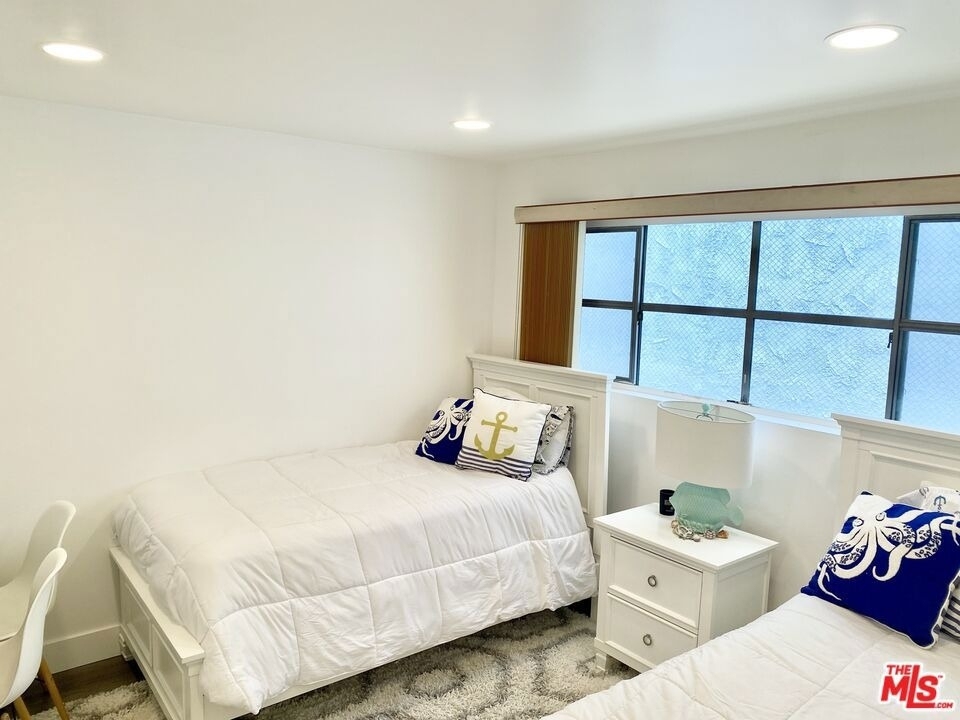 18203 Coastline Drive - Photo 20