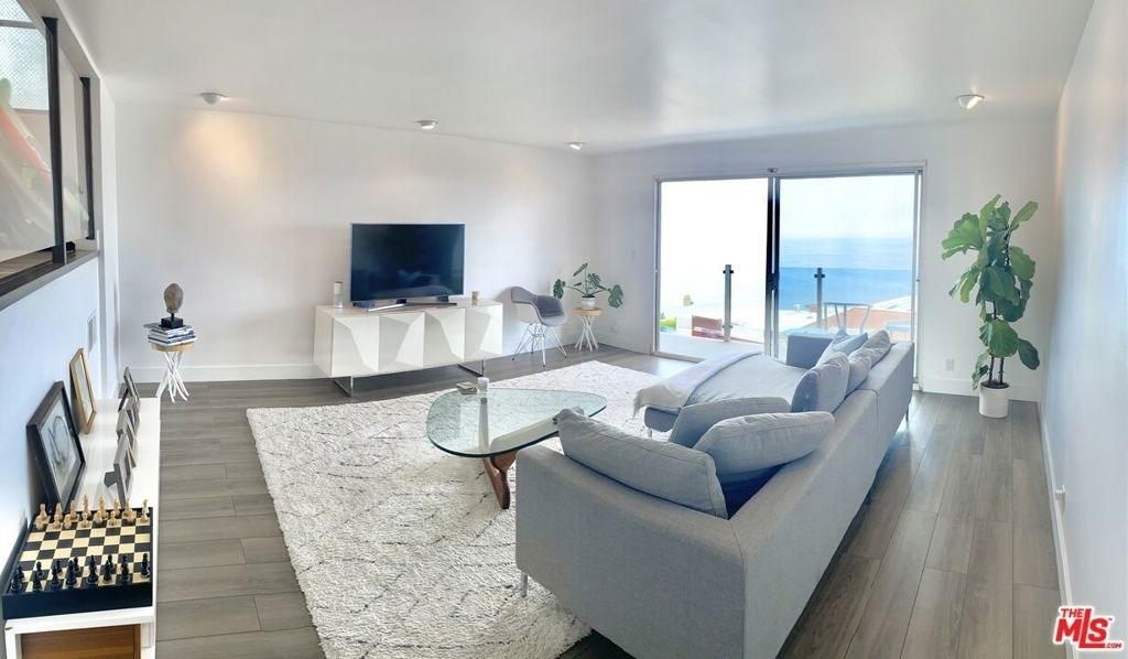 18203 Coastline Drive - Photo 2
