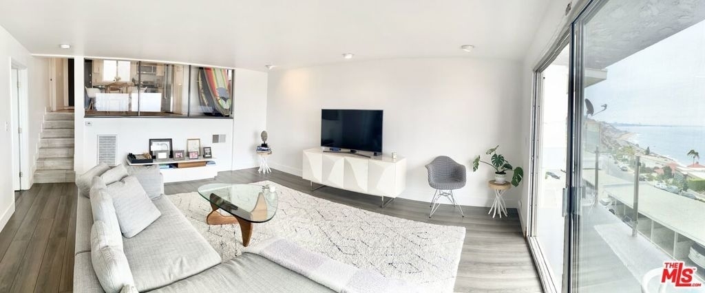 18203 Coastline Drive - Photo 4