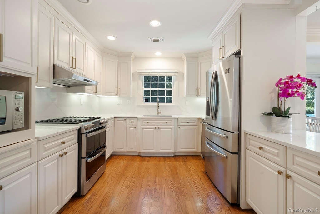 44 Midhampton Avenue - Photo 9