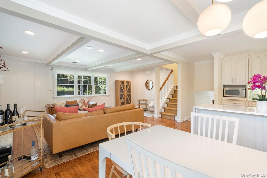 44 Midhampton Avenue - Photo 10