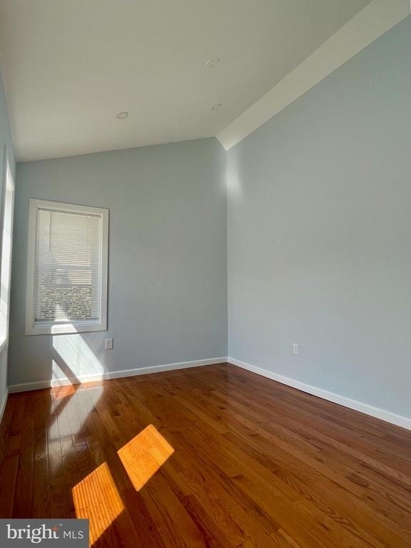 1904 Bank Street - Photo 10