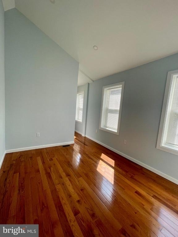1904 Bank Street - Photo 11