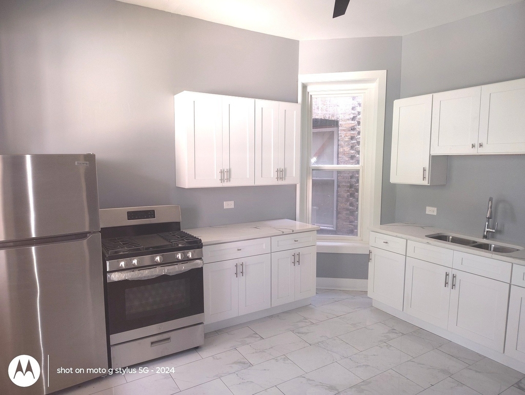 1661 S Homan Avenue - Photo 2