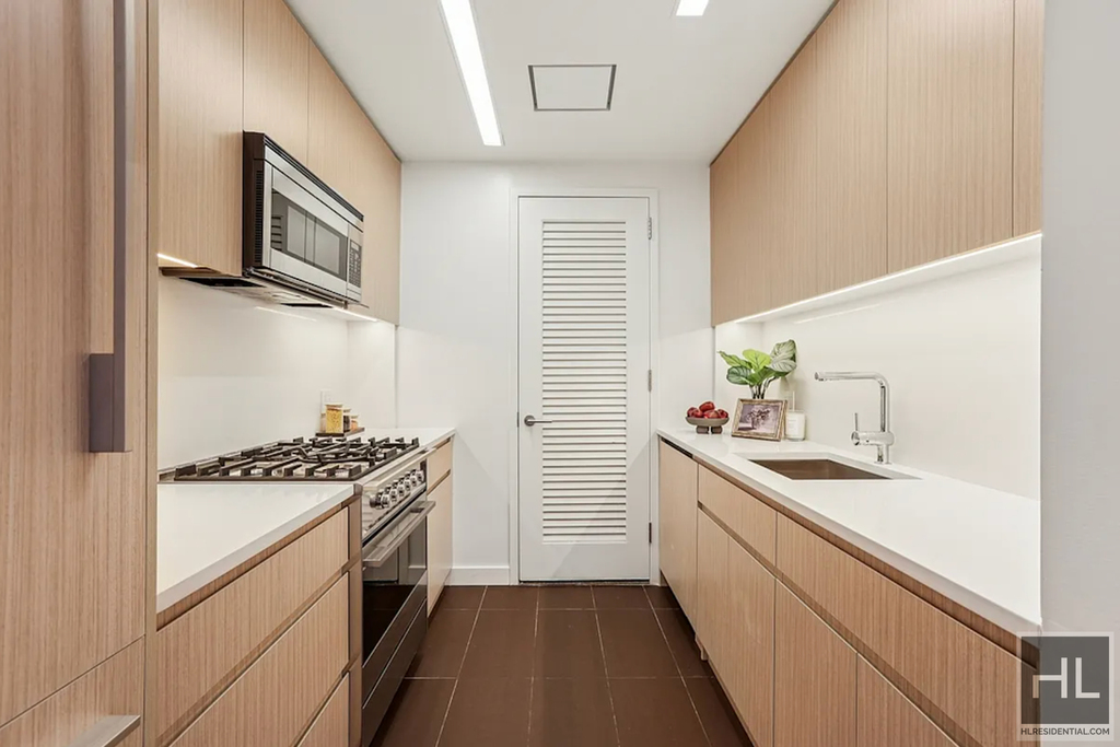 West 67th Street - Photo 3