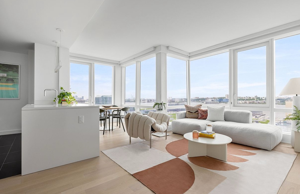 555 West 38th Street - Photo 0