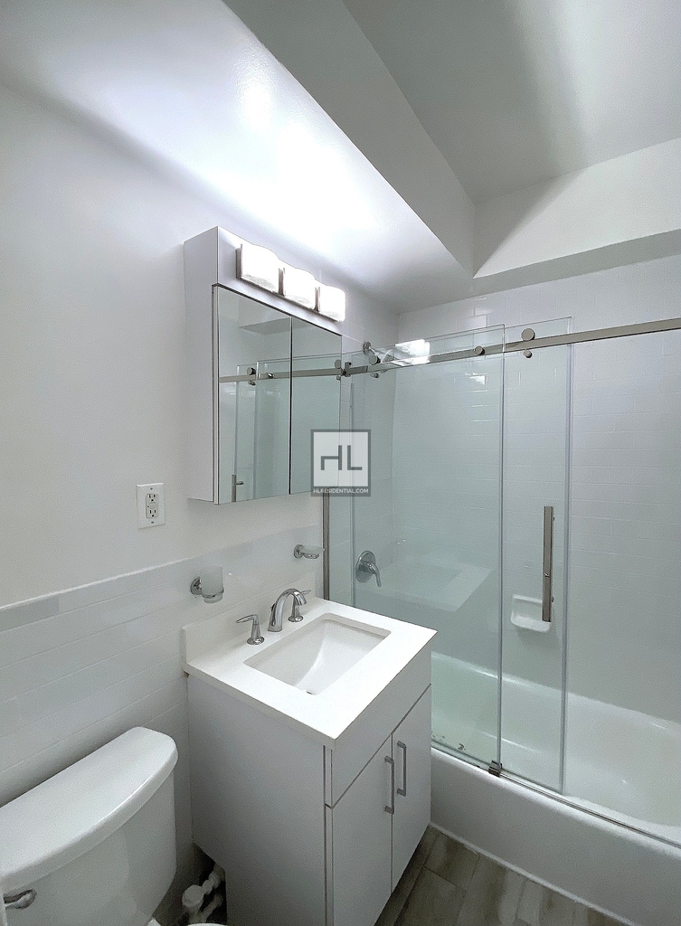 East 57th Street - Photo 2