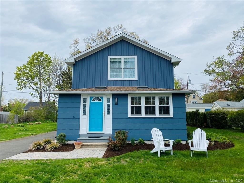 8 Clinton Avenue - Photo 0