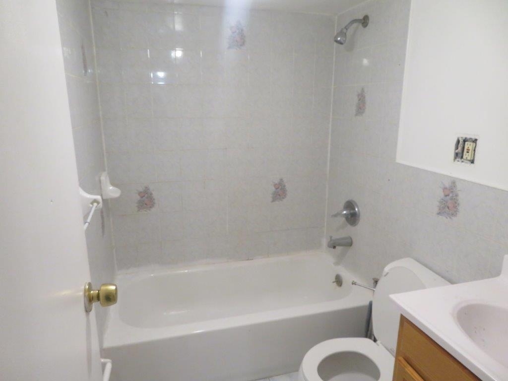 East 55th Street - Photo 10
