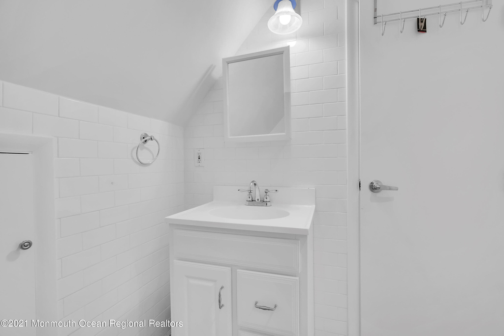 45 Roslyn Court - Photo 18