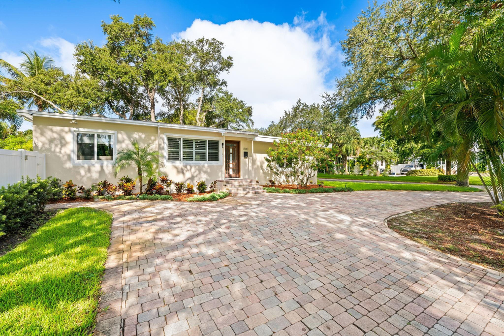 1300 Sw 17th Street - Photo 1