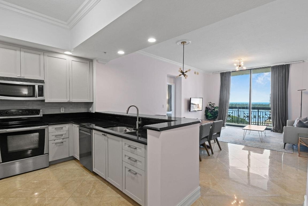 701 S Olive Avenue - Photo 2