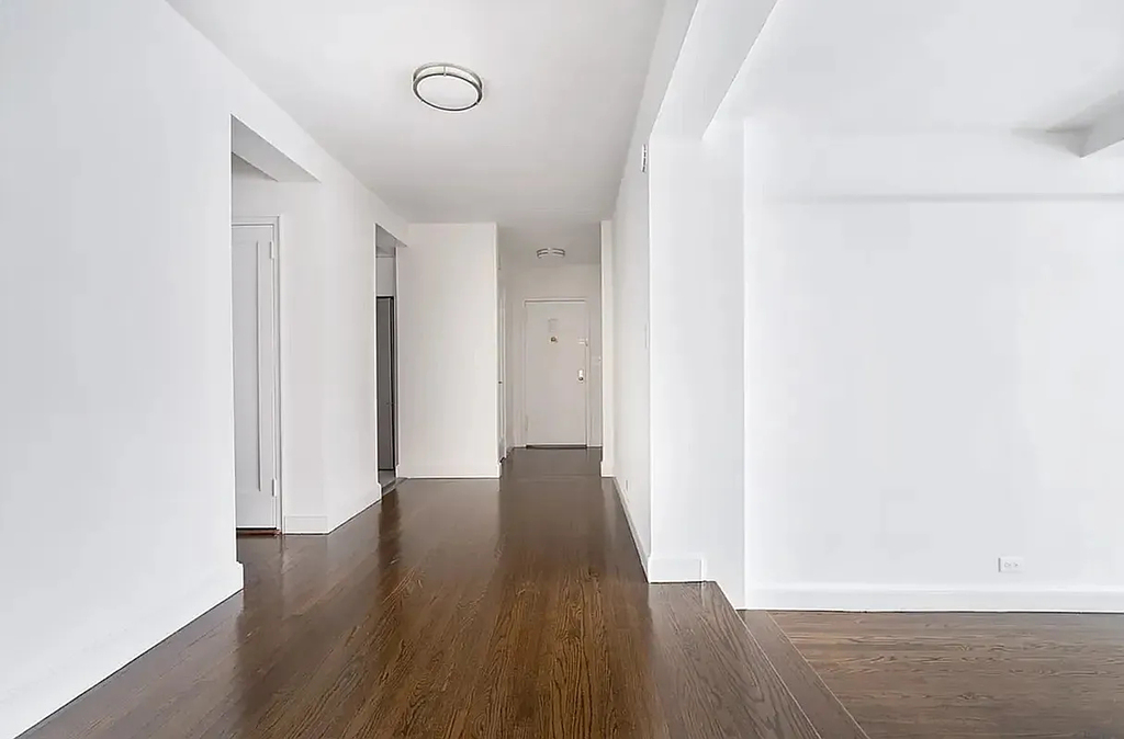 5th Avenue - Photo 2