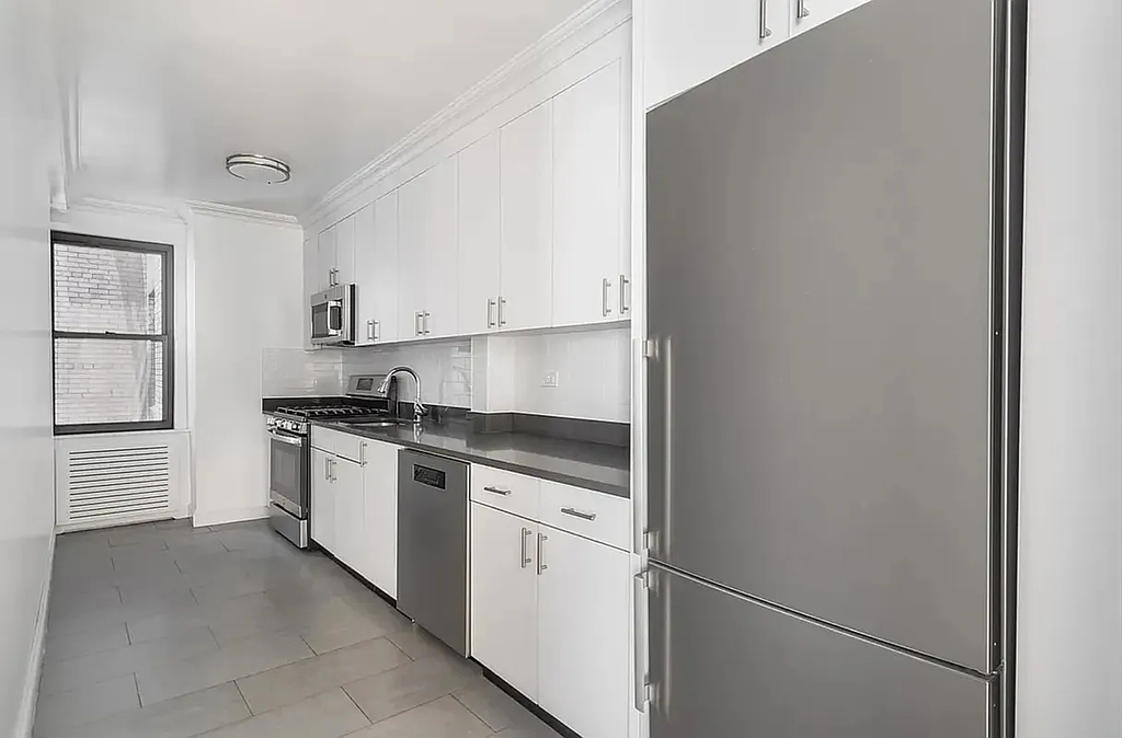 5th Avenue - Photo 3