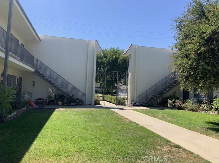 425 Fairview Avenue - Photo 1