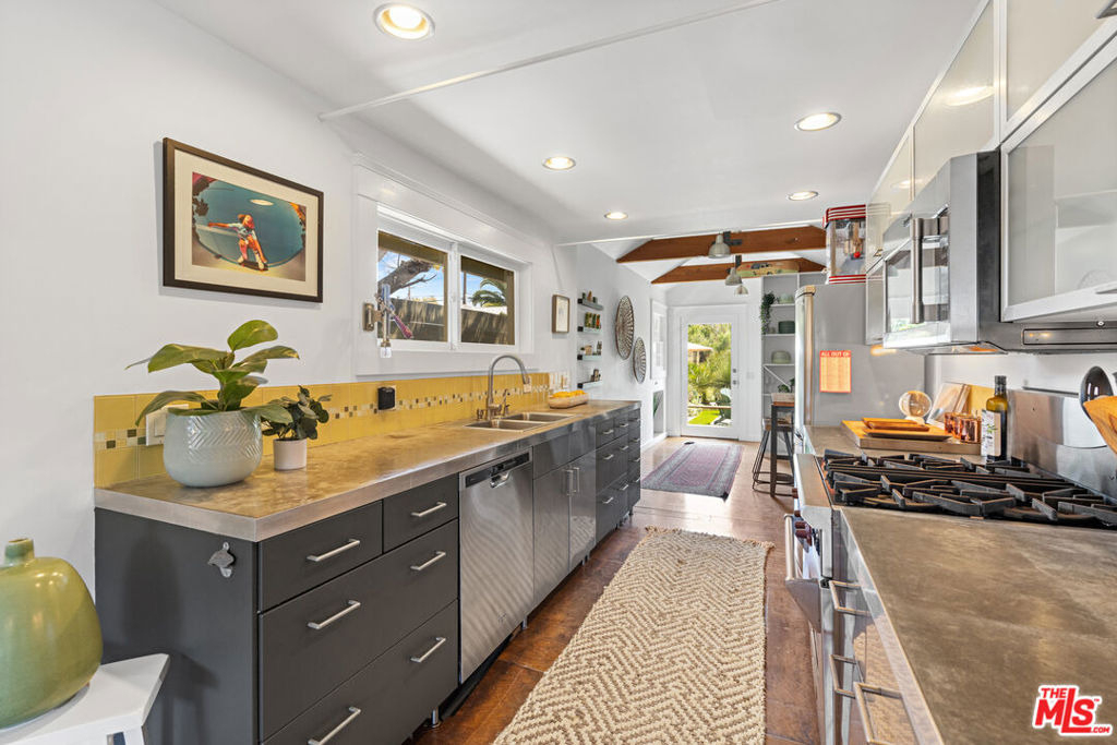 340 5th Avenue - Photo 13