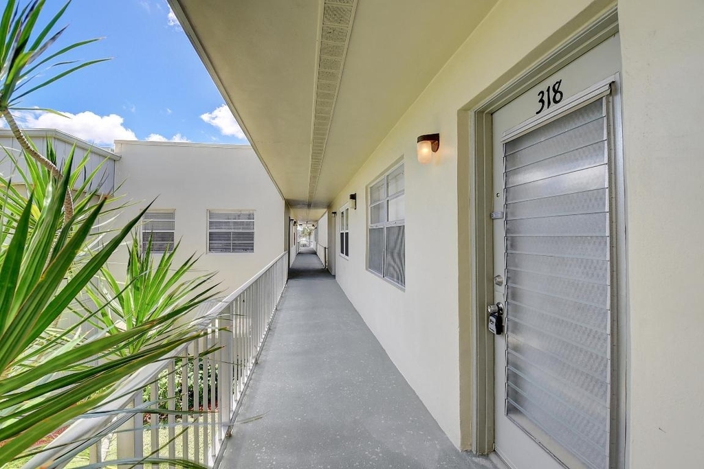 318 Monaco Boulevard - Photo 6