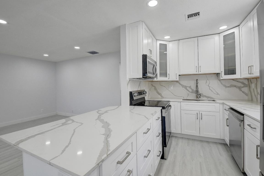 318 Monaco Boulevard - Photo 16