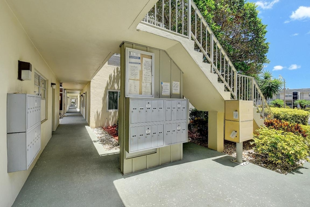318 Monaco Boulevard - Photo 4