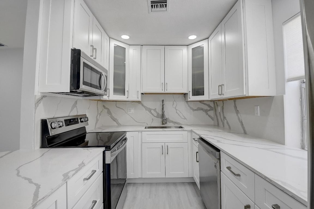 318 Monaco Boulevard - Photo 17