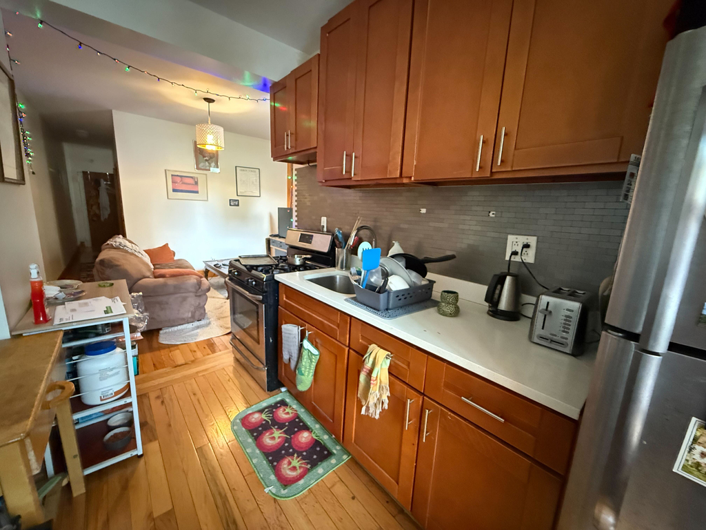 1404 Putnam Avenue - Photo 2