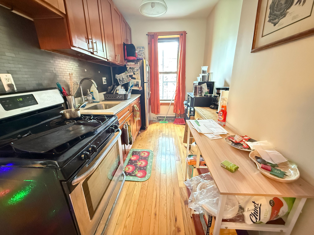 1404 Putnam Avenue - Photo 0