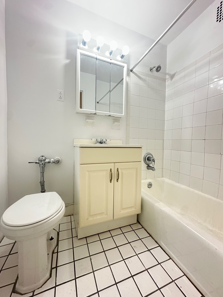 316 East 83rd Street - Photo 3