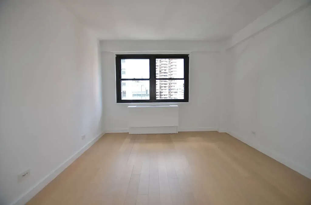 222 East 39th Street - Photo 4