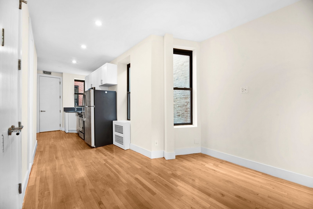 West 45th Street - Photo 2