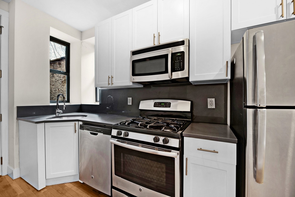 West 45th Street - Photo 0