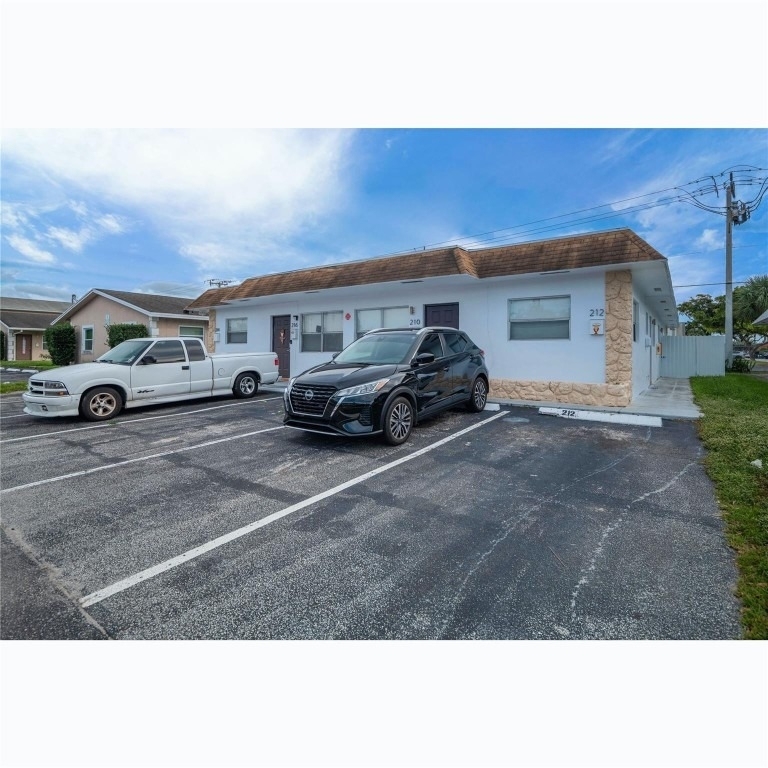 210 Ne 40th Street - Photo 0