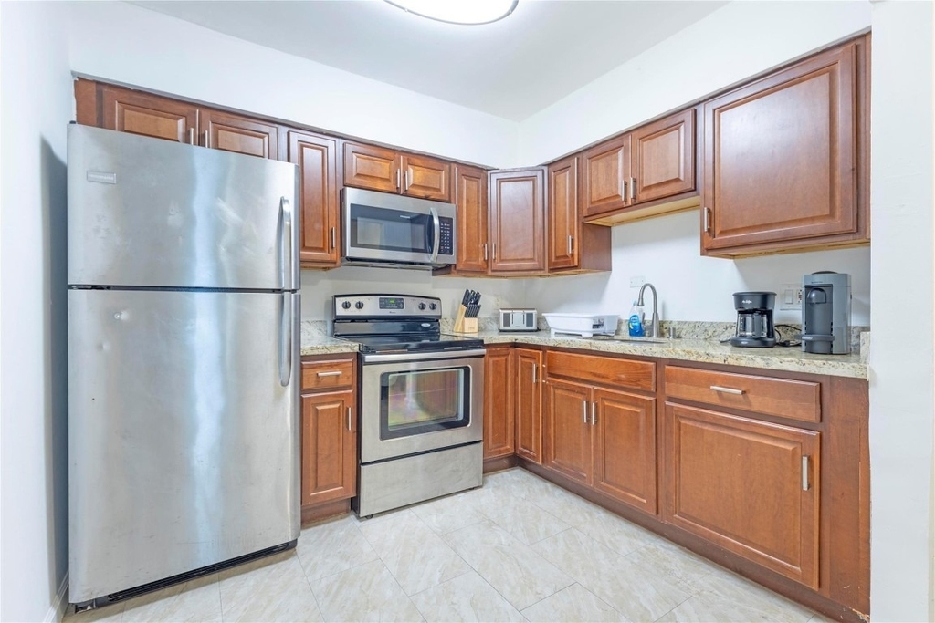 210 Ne 40th Street - Photo 1