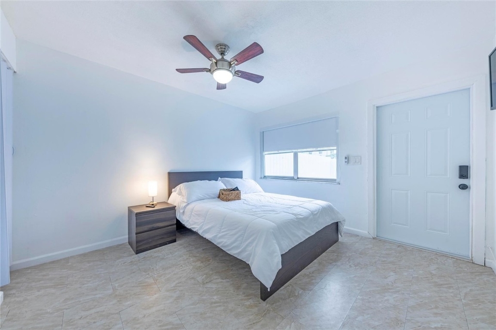 210 Ne 40th Street - Photo 3
