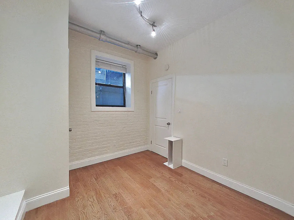 West 11th Street/ 7th acenue - Photo 1