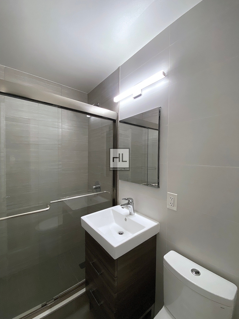 East 51st Street - Photo 3