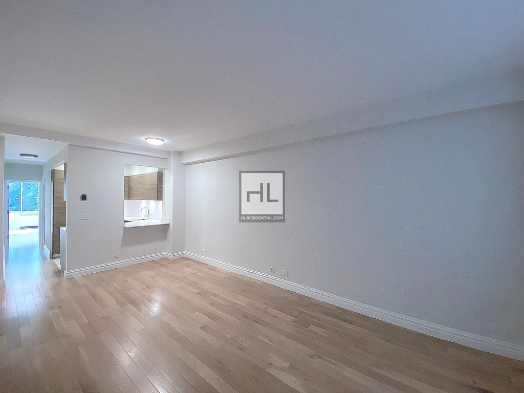 East 51st Street - Photo 0