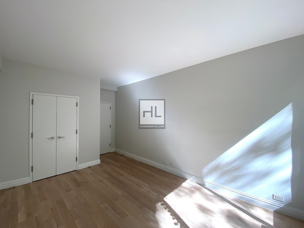 East 51st Street - Photo 2
