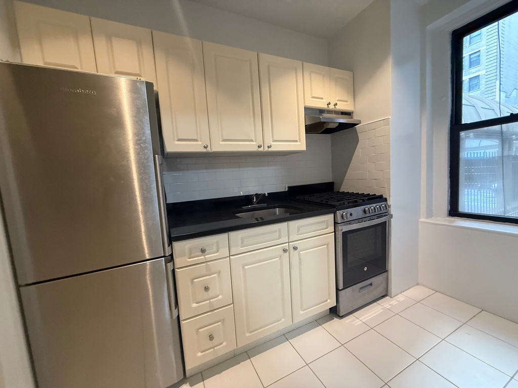 140 West 55th Street - Photo 9