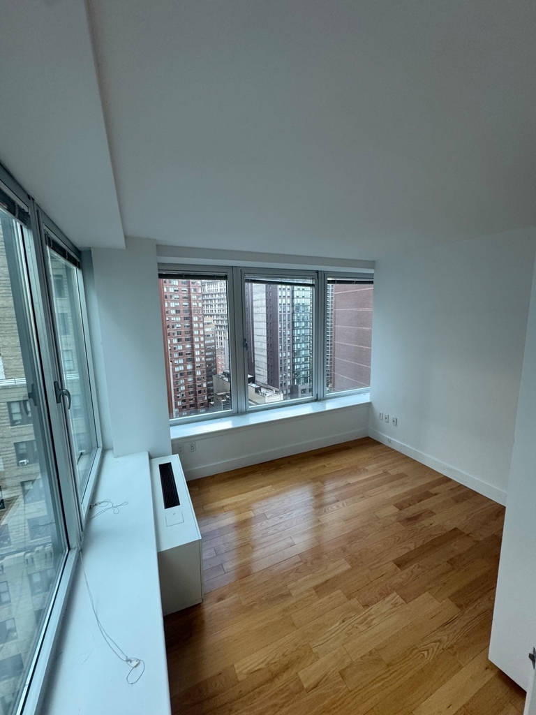 John St - Photo 4