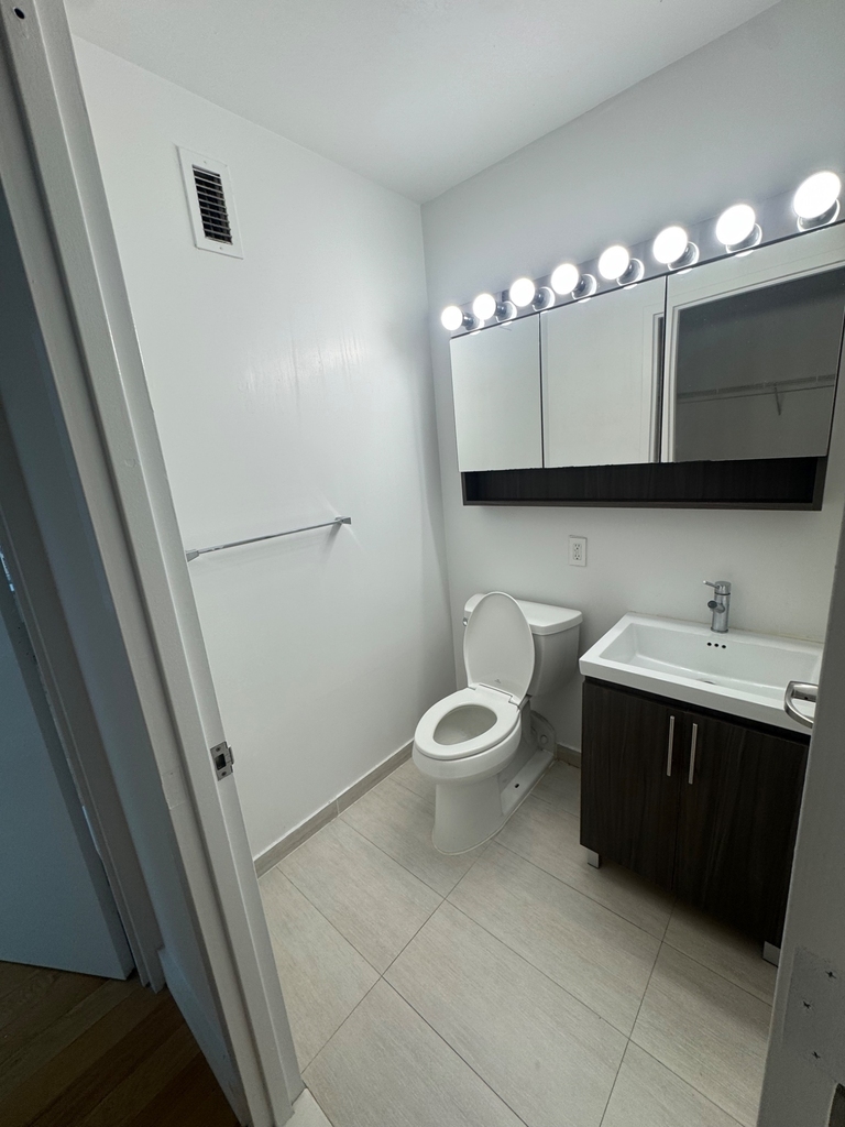 John St - Photo 6