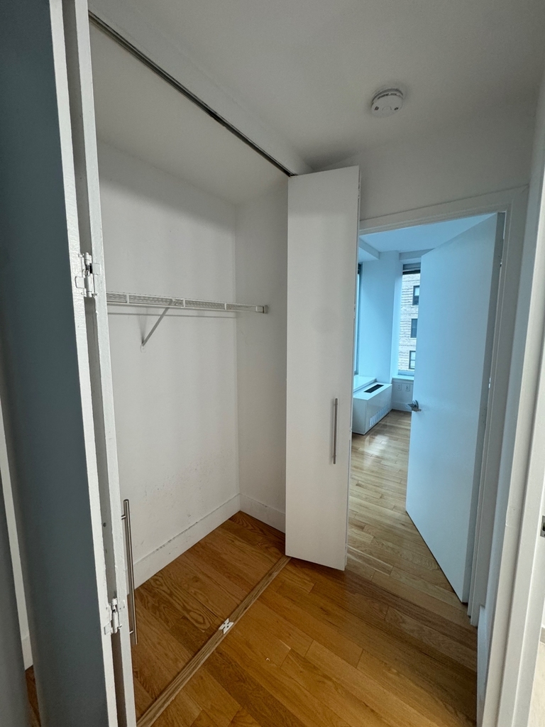 John St - Photo 3