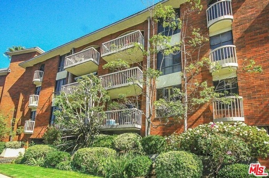 4444 Wilshire Boulevard - Photo 2