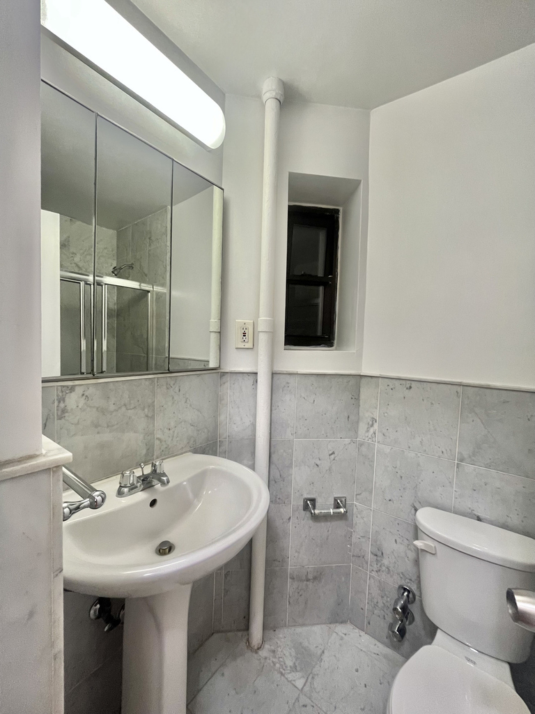 East 85th Street - Photo 2
