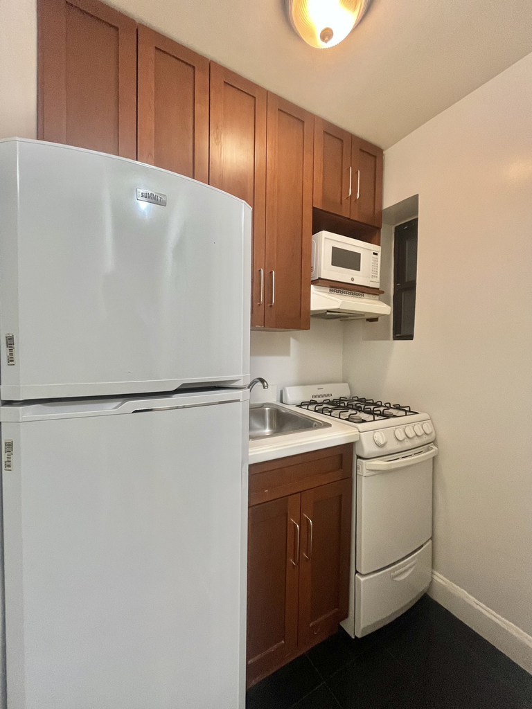 East 85th Street - Photo 1