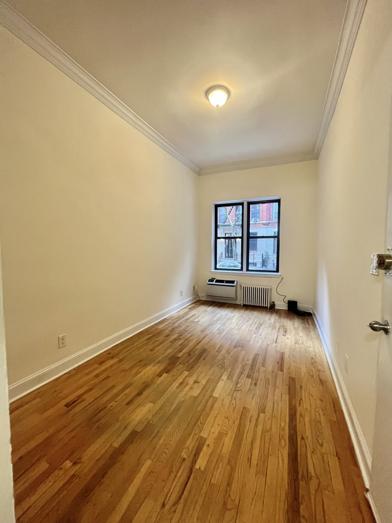 East 85th Street - Photo 3
