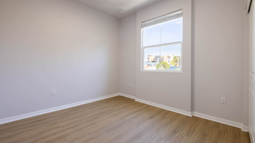 601 E. 2nd Street - Photo 23